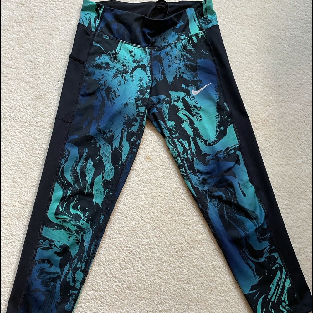 size small Nike Dri-Fit capri legging/tight